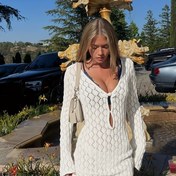 Resim Kadınların Seksi V-Yaka Şeffaf Mesh Örgü Mini Bikini Elbisesi - Uzun Kollu, Boşluklu Düğme Tasarımı, Vücut Konforlu Plaj Üstü, İlkbahar ve Sonbahar, Düz Renk, Polyester, Plaj Giyim|V-Yaka Elbise|Boşluklu Detay 