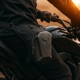 Resim Quickprep Karbon Desenli Motorcu Bacak Çantası – Su Geçirmez, Darbe Korumalı, Ayarlanabilir Kayışlı, Çok Bölmeli Motosiklet Çantası 