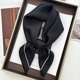Resim 1 Zarif Siyah Saten Kare Eşarp - 70x70cm, Nefes Alabilir ve Dekoratif, Şık Bağlama Bandı ya da Boyun Atkısı, Çok Yönlü Moda Aksesuar | Chic Saç Bandı | Ipeksi Doku, Bohem Tarzı,Baskılı Tasarım,Hafif Malzeme,Moda Aksesuarı 
