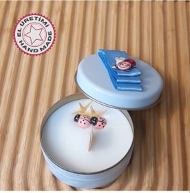 Resim Uretti - Ayşe 7362 6292 El Yapımı Gül Kokulu Metal Kutuda Mum - 3 X 7 Cm Beyaz 