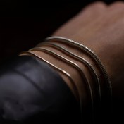 Resim Kadınlar için 1 adet Paslanmaz Çelik İnce Zincir Bilezik - 1mm, 1.5mm, 2mm, 2.5mm Yuvarlak Yılan Zinciri, Günlük Kıyafetler & Hediye Verme İçin Şık Klasik Takı, Çok Yönlü Aksesuar, Zarif Tasarım, Cilalı Yüzey 
