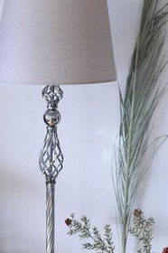 Resim vinner Doha Krom Kaplama Gövde Işıklı Özel Tasarım Metal Lambader Yılbaşı Ekose Desenli VNRDHKKLMB085 