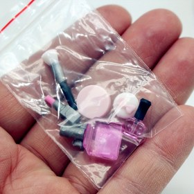 Resim Şık Minyatür Makyaj Seti - 1/12 Ölçekli Ruj, Parfüm & Fırça Modelleri DIY Bebek Evi Dekoru İçin - Noel ve Yılbaşı Koleksiyon Binaları & Aksesuarları için İdeal Hediye, Detaylı Miniaturler, Küçük Ölçek Modeller, El Sanatları Tutkunlarına Özel 