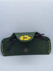 Resim sorte store Hakiki Deri El Yapımı Handmade Koyu Yeşil /Sarı Çiçek Motifli Gözlük Kılıfı 