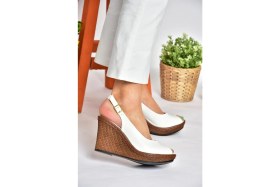 Resim Fox Shoes K674040709 Beyaz Dolgu Topuklu Kadın Ayakkabı 