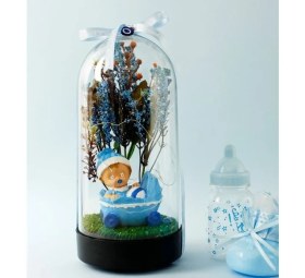 Resim Mobgift Çiçek Altında Yeni Doğan Bebek Tasarımlı Işıklı Fanus (Mavi) 