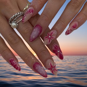 Resim 24 adet Almond Tırnak Seti Pembe Gradyan 3D Çiçek ve Polka Dot Detayları Romantik ve Tatlı Partiler veya Günlük Giyim için Mükemmel Tırnak Dosyası ve Jel Yapıştırıcı İçerir Dayanıklı Solma Dirençli Tırnak Sevgilileri İçin Bir Gereklilik 