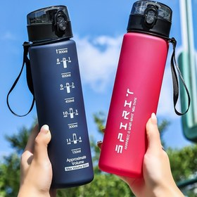 Resim 1 Adet Büyük Kapasiteli Sızdırmaz Spor Su Şişesi - Ölçü İşaretli, Hafif Termal Dirençli Matara, Sızdırmaz Kapak ve Taşıma Döngüsü Kolu ile Spor Salonu, Yürüyüş, Seyahat, Açık Hava Aktiviteleri için BPA İçermeyen Plastik Bardak (Turkuaz Mavi, Pembe, Siyah), İzole Su Şişesi, Gradyan Tasarım, Taşınabilir Su Matarası 