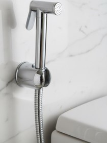 Resim banyonatural Birinci Kalite Paslanmaz Pirinç Yuvarlak Spiralli Taharetmatik Taharet El Duşu 