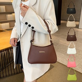 Resim Stil Siyah Ruffled Elbise ile Yeşil Crossbody Çanta - Kadınlar için Şık Omuz Çantası, Polyester Astarlı, Fermuar Kapatma, Günlük veya Resmi Durumlar için Mükemmel, Günlük Aksesuar | Ruffled Hem Elbise | Fermuar Kapatma Çanta 