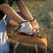 Resim 1 Adet Büyük Kapasiteli Çadır ve Zemin Kazığı Saklama Kesesi - Dayanıklı, Güvenli Kapatmalı Outdoor Kamp Organizatörü, Hiking ve Sırt Çantası Aksesuarları İçin Kompakt & Taşınabilir, Karışık Renk Tasarımı, Toprak Tonu Malzeme, Hafif Seyahat Aksesuarı, Sağlam Yapı, Macera Severler İçin 