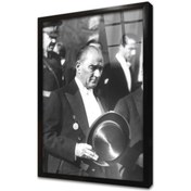 Resim Atatürk Merdivenlerden İnerken Çerçeveli Cam Tablo 