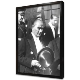 Resim Atatürk Merdivenlerden İnerken Çerçeveli Cam Tablo 