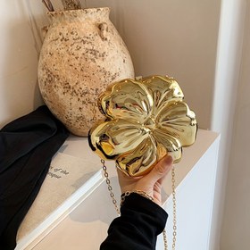 Resim Y2K Esintili Minimalist Altın Akrilik Çapraz Vücut Çantası ve Çıkarılabilir Zincir Askısı - Kadınlar için Şık Çiçek Tasarımı, Manyetik Kapatma, Günlük veya Akşam Kıyafetleri İçin Mükemmel 