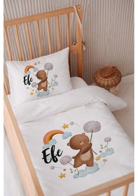 Resim %100 Pamuk Saten Isme Özel Isimli 100x150 Bebek Yatak Nevresim Seti Çiçek Tutan Ayıcık Ve Gökkuşağı 