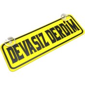 Resim Devasız Derdim Yazılı Sarı Dekor Plaka Vantuzlu Cam Süsü 