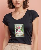 Resim In Vino Veritas Geniş Yaka Tişört 