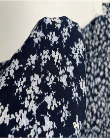 Resim Lacivert Üzeri Çıtır Çiçek Desenli Süprem Penye Kumaş 140x350cm-11465 