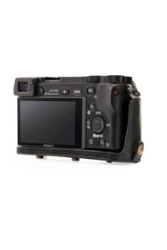 Resim MegaGear Sony Alpha A6300, A6000 (16-50 Mm) Deri Kamera Çantası 
