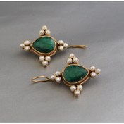 Resim Kadınlar için Şık Bohem Geometrik ve Sahte İnci Asılı Küpeler - Vintage Esintili Çinko Alaşımlı Çubuklar, İmitasyon İnci Detayları, Düğünler, Günlük Giyim ve Özel Günler için Mükemmel, Düğün Küpeleri, Düğün Takıları, Bohem Tarzı, İmitasyon İnci Süslemeleri 