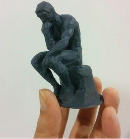 Resim Opencart Rodin'in Düşük Poli "düşünen" Heykeli Sadece Plastik Aparattır 