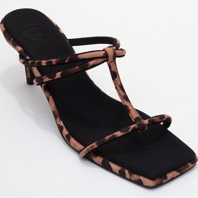Resim Luvishoes Luvi Shoes Mocha Siyah Sarı Desenli Kare Burunlu İnce Bantlı Kadın Topuklu Terlik Leopar 