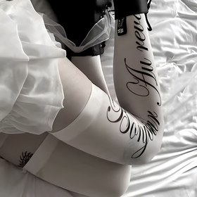 Resim Kadınlar için Beyaz Gotik Retro Harf Baskılı Diz Üstü Çoraplar - Y2K Harajuku Emo Tarzı, Aplike Detaylı Dar Kesim, Makinede Yıkanabilir Rol Yapma & Moda Kıyafetleri İçin, Sevimli Çoraplar, Rol Oyunu Aksesuarları, Şirin Estetik Tayt Aksesuar 