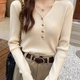 Resim Kadınlar İçin Şık V Yaka Dekoratif Düğmeli Kazak - İlkbahar için Yumuşak Uzun Kollu Katmanlı Üst, Ofis ve Günlük Giyim, Her Mevsime Uygun Çok Amaçlı Gardırop Parçası, Düğme Detaylı Hırka, Kaliteli Kumaş, Elde Çamaşır Bakımı, İlkbahar Modası 