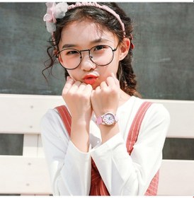 Resim Yeni Stil Çocuk Sevimli Sevimli Küçük Saat Kız Erkek Kemer Moda Bayan Kadın Elektronik Kuvars Saat Altın Kabuk Tozu Kemer Titanyum 