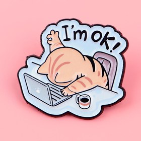 Resim 1 adet YANSITU "I'm Ok!" Karikatür Kedi Enamel Pin - Laptop ile sevimli Anime Tarzı Yorgun Kedi, Sırt Çantaları, Çantalar ve Ceketler için İdeal - Dayanıklı Moda Aksesuarı, Kedi Aksesuarları, Sırt Çantası Süslemesi, Eğlenceli Tasarım, Yüksek Kaliteli Bitiş 