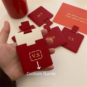 Resim Kişiselleştirilmiş Altın Baş Harfli Makyaj Aynası - Şık Kırmızı, Taşınabilir Katlanabilir Seyahat Aynası, Kadınlar ve Kızlar için Kompakt Cep Aynası, Doğum Günü/Yıldönümü Hediyesi Fikri, Kaliteli İşçilik 