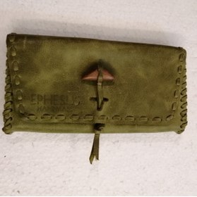 Resim Butik Tülin Otantik Uniseks El Yapımı Hakiki Deri Yakma Haki Düğme Kilitli Kenarları Biyeli Cüzdan 