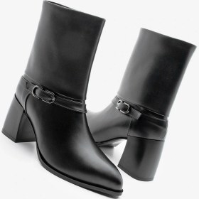Resim Potinonline K946 Kadın Sivri Burun Kemer Detaylı Kalın Topuklu Bot Siyah 