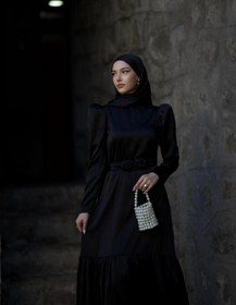 Resim BAHARYAMAÇLI Kadın Pera Siyah Gül Detaylı Belden Kuşaklı Saten Tesettür Abiye Elbise 