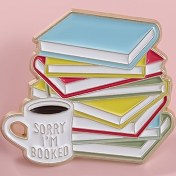 Resim 1 adet Sevimli Broş Kitap ve Kahve Tasarımı Erkekler ve Kadınlar için Uygun Mükemmel Sırt Çantası / Şapka / Kot / Gömlek Süslemesi Enamel / Yağ Damlama Takı 