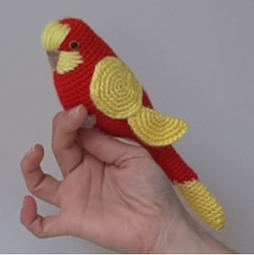 Resim nildamigurumi Amigurumi Örgü Oyuncak Muhabbet Kuşu Sarı Kırmızı Galatasaray 