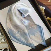 Resim Şık Mavi & Beyaz Çiçekli Kare Eşarp - Yumuşak ve Rahat Lüks Kadın Aksesuarı, Elde Yıkama/Kuru Temizleme, Günlük ve Resmi Kıyafetler İçin Çok Yönlü, Arkadaşlar ve Aile için Harika Hediye, Zarif Baskılı, Şık Görünüm 