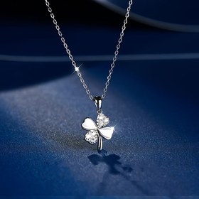 Resim Kadınlar için Benzersiz Tasarım ve Sofistike Aksesuarlarla Lüks Minimalist Yonca Kolye Boyun Zinciri 