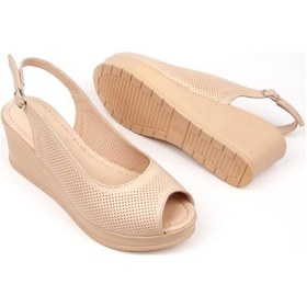 Resim Büyük Numara Deri Dolgu Taban Burnu ve Arkası Açık Kadın Sandalet 001 