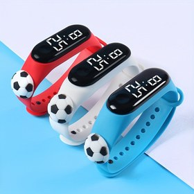 Resim 3'lü Çocuk Futbolu LED Ekran Elektronik Saatler - Üniseks, Çok Renkli (Kırmızı, Siyah, Mavi), PVC Kayış, Dijital Ekran, Su Geçirmez Değil, Spor ve Okul Sezonu Hediyesi için Mükemmel, Gençlerin Spor Aksesuarı | Sporcu Gençlik Saati | PVC Kayışlı Saat 