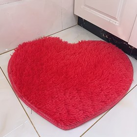 Resim Kırmızı Kalp Şeklinde Peluş Mat - Yumuşak, Kalın, Kaymaz Polyester Mat Yatak Odası, Yurt ve Sınıf İçin, Kabartmalı Kenar Detaylı Sevimli ve Rahat, Yatak Odası Halıları 