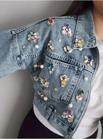 Resim RENGARENG Kadın Tasarım Denim Ceket Renkli Taş ve İşleme Detaylı Crop Fermuarlı Kot mont 