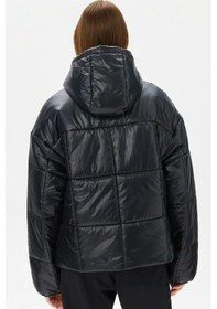 Resim Nike Terma Fit Synthetic Fill Loose Fit Classic Puffer Shine Kadın Bol Kesim Şişme Mont Siyah Siyah 