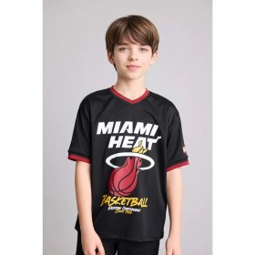 Resim DeFacto NBA Miami Heat New Regular Fit V Yaka Mesh Forma Kumaş Kısa Kollu Tişört Erkek Çocuk H2897A826HS 