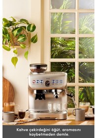 Resim Karaca Coffee Art 2 L Barista Öğütücü + Süt Köpürtücü+ 15 Bar Basınçlı Espresso Kahve Makinesi 