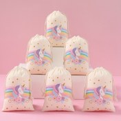 Resim 6 Adet Gökkuşağı Atlı İpli Hediye Çantaları - Pastel Gökkuşağı & Yıldızlar Tasarımlı Karikatür Unicorn Temalı Parti Hediyeleri, 1. Yaş Doğum Günü, Bebek Duşu, Çocuk Partisi Süslemeleri için Dayanıklı Kumaş Çanta, Unicorn Doğum Günü Malzemeleri, Fantastik Unicorn Tasarımı, Kolay Taşıma Kulplu 