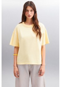 Resim Grimelange Jemmy Kadın %100 Organik Pamuk Relaxed Fit Yırtmaçlı Yuvarlak Yakalı Sarı T-shirt 