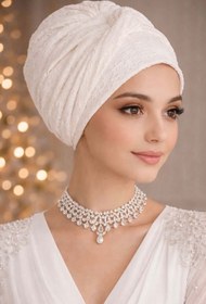Resim Aişe tesettür Beyaz Kordone Dantel Burgu Detaylı Abiye Bone 