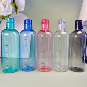 Resim Yüksek Kaliteli Mavi Kapaklı Şeffaf Plastik Su Şişesi - Dayanıklı PC Malzemesi, Açık Hava Aktiviteleri, Spor ve Fitness İçin İdeal, Taşınabilir Meyve Suyu Konteyneri, Sızdırmaz Tasarım, Spor Tasarımı|Şeffaf Su Şişesi|Güvenli Kapak Tasarımı 