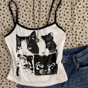 Resim Kadınların Sevimli Kedi Baskılı Siyah Straplez Tank Üstü Yuvarlak Yaka ile - Kısa Kollu, Esnek Kumaş, Kolsuz Üst | Oyuncu Kedi Tasarımı | Esnek Kumaş Üst, Kedi Sever Hediyeleri 